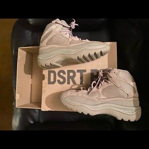 Yezy adidas size 10.5